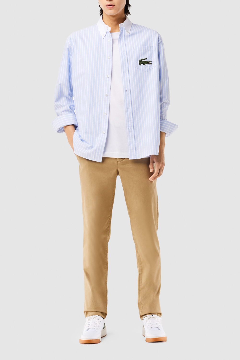 תמונת כל הלוק של מכנסי צ'ינו LACOSTE